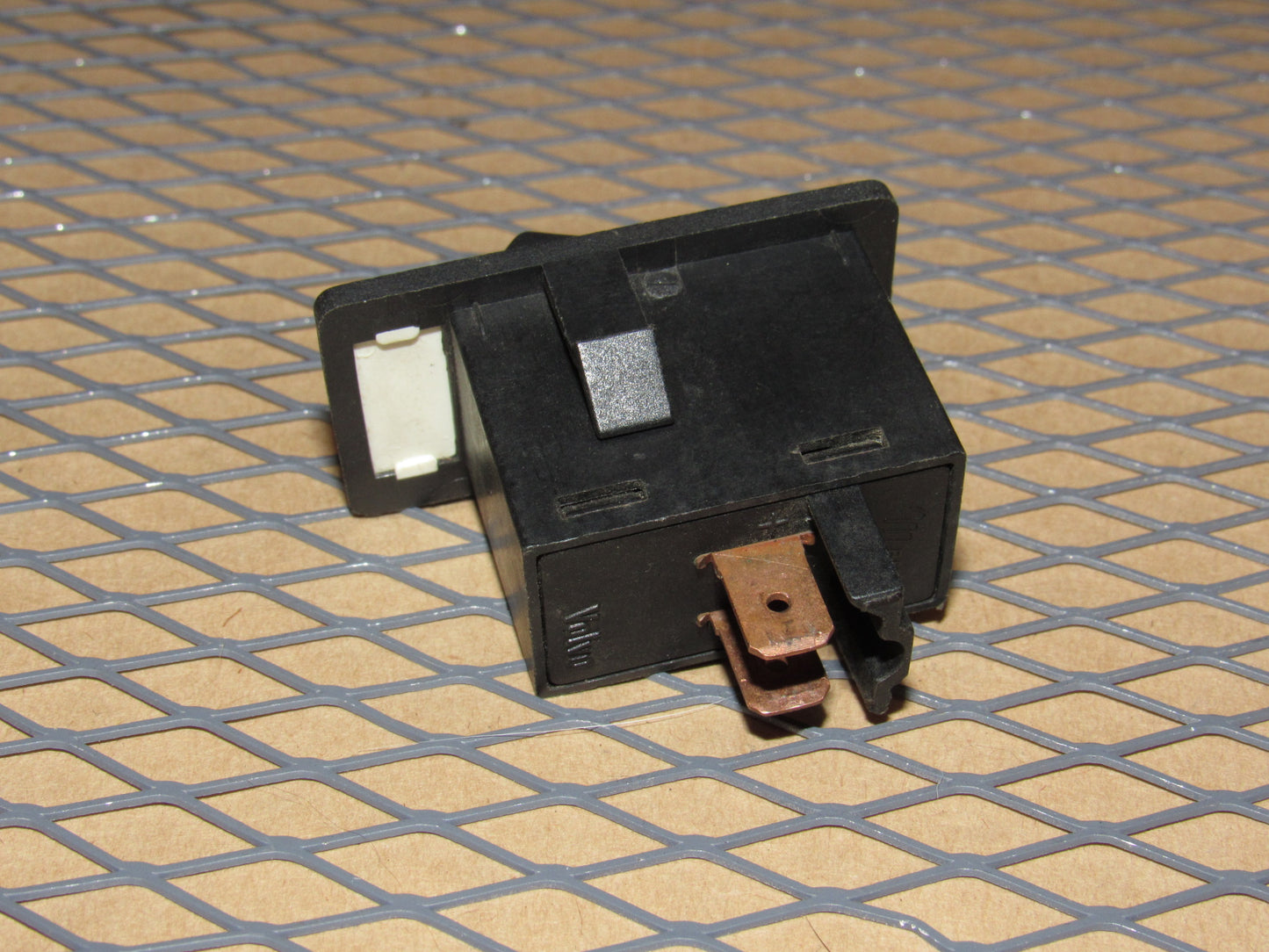 85 86 87 88 89 90 Volvo 740 OEM Power Antenna Switch