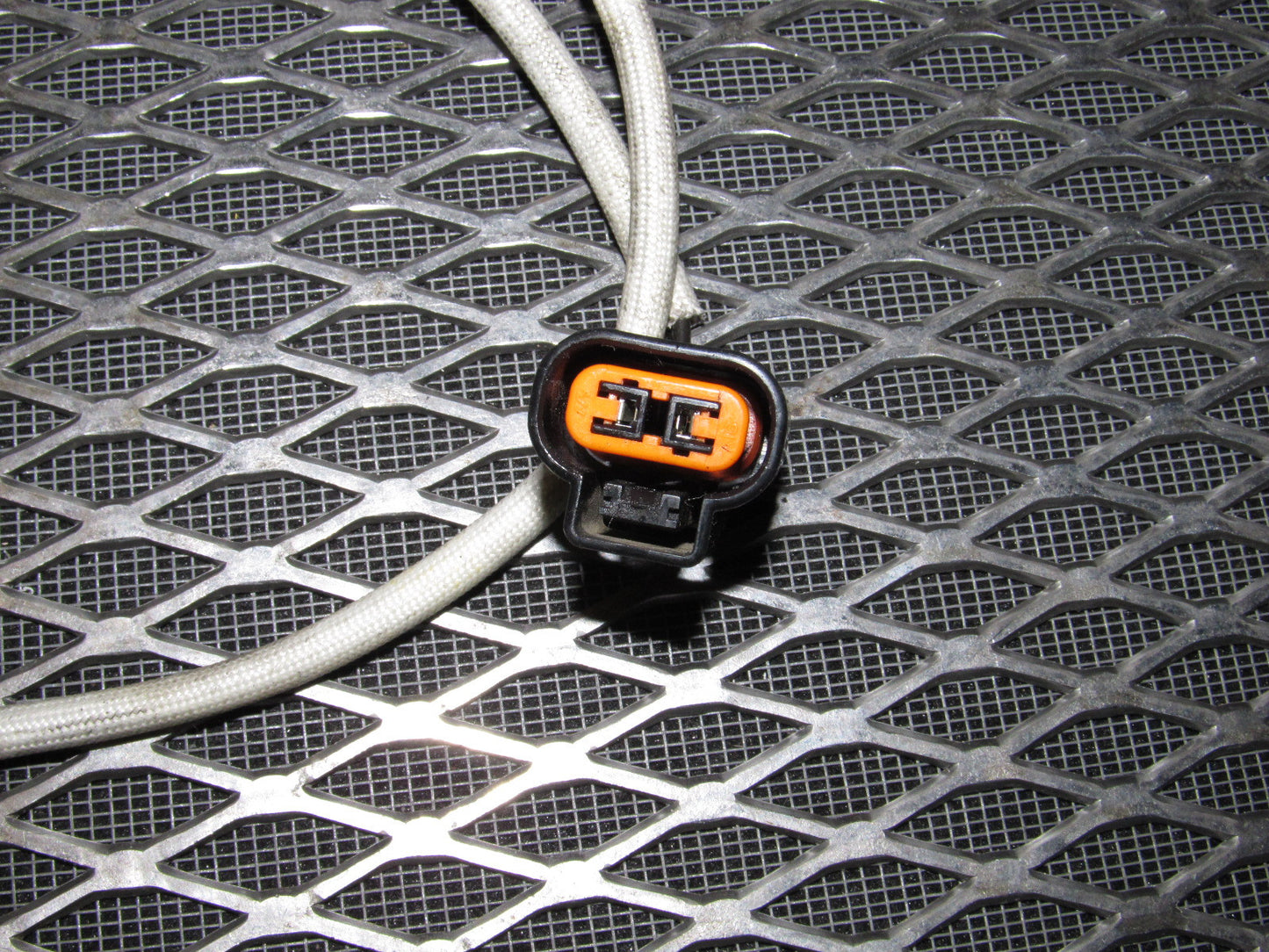 94 95 96 97 Mitsubishi 3000GT OEM EGR Valve Temperature Sensor