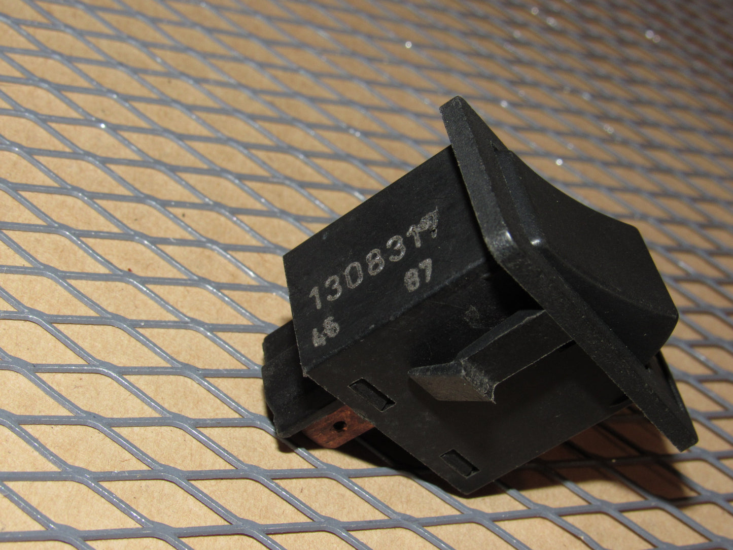 85 86 87 88 89 90 Volvo 740 OEM Power Antenna Switch