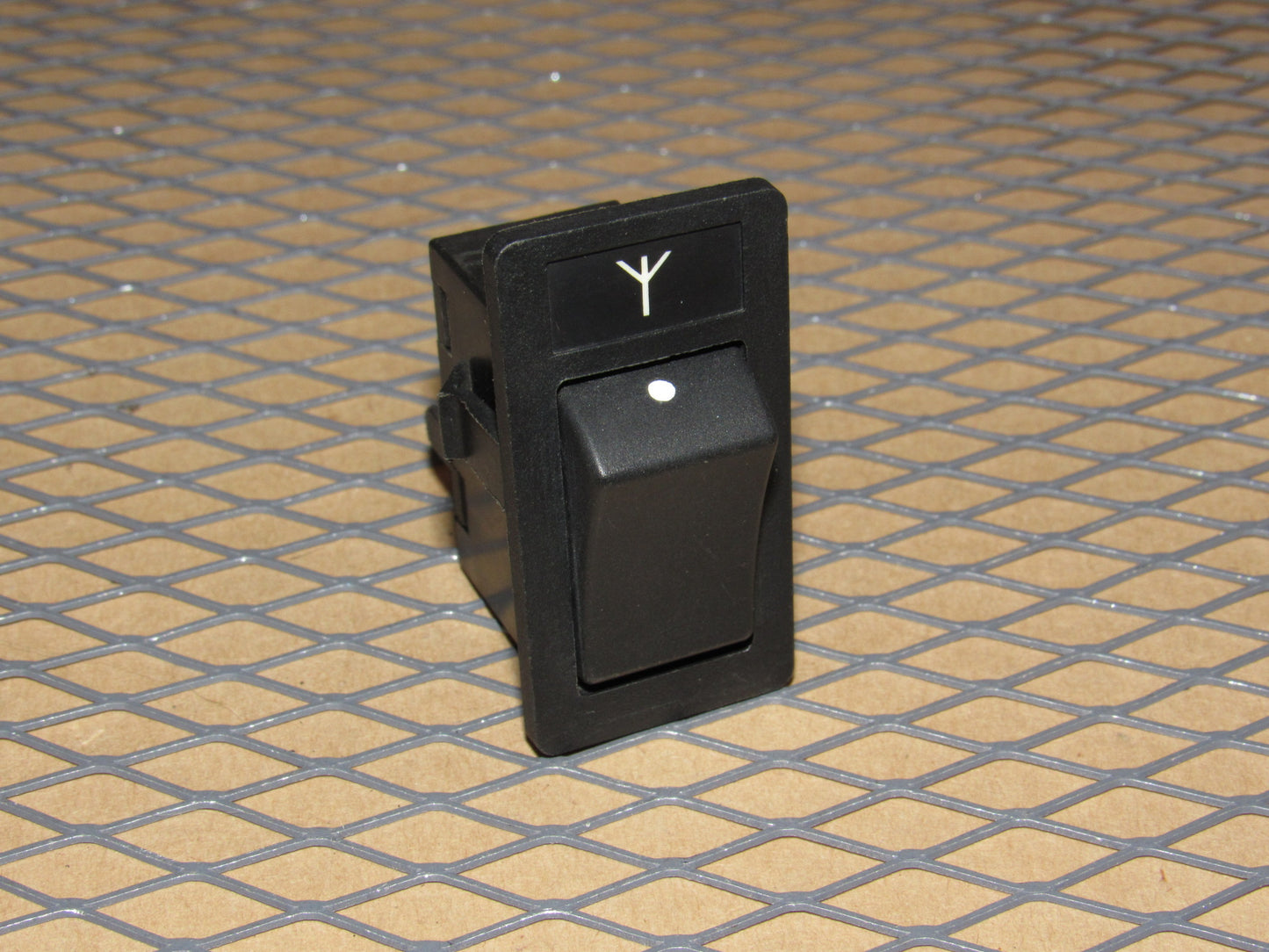 85 86 87 88 89 90 Volvo 740 OEM Power Antenna Switch