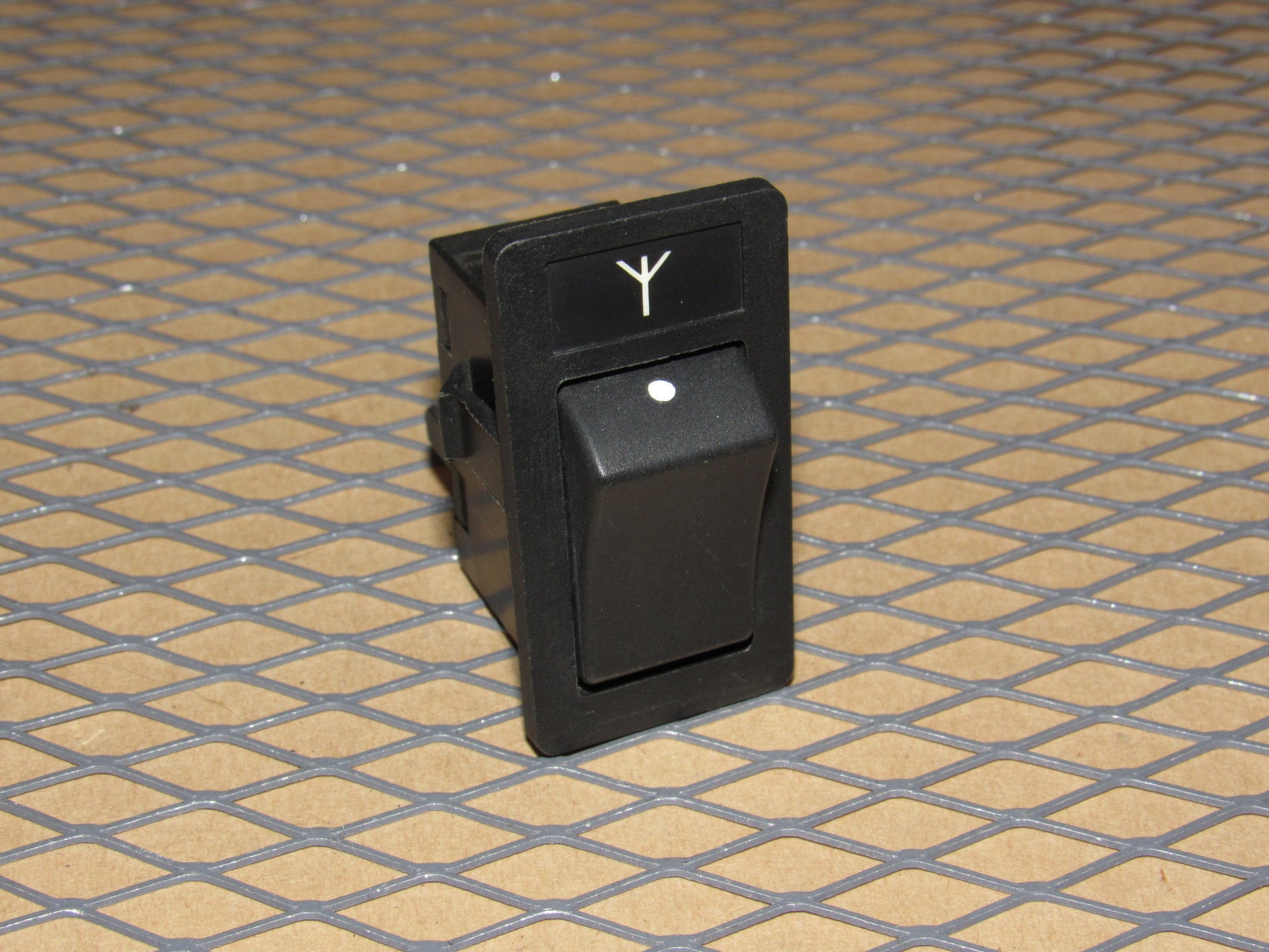 85 86 87 88 89 90 Volvo 740 OEM Power Antenna Switch