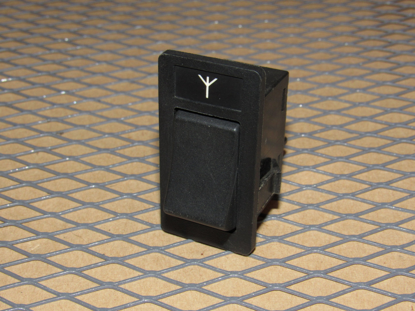 85 86 87 88 89 90 Volvo 740 OEM Power Antenna Switch