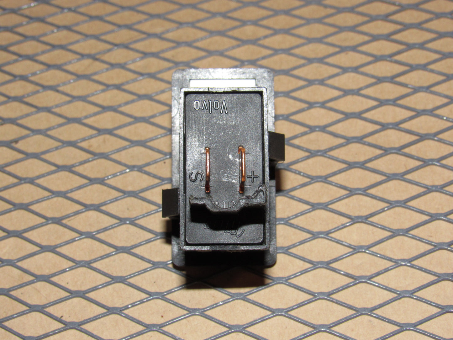 85 86 87 88 89 90 Volvo 740 OEM Power Antenna Switch