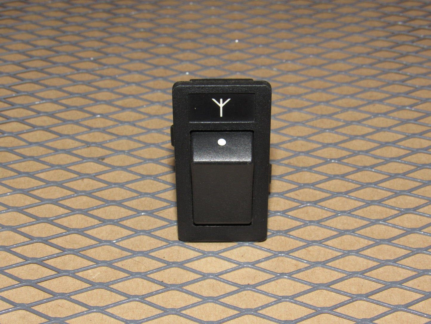 85 86 87 88 89 90 Volvo 740 OEM Power Antenna Switch