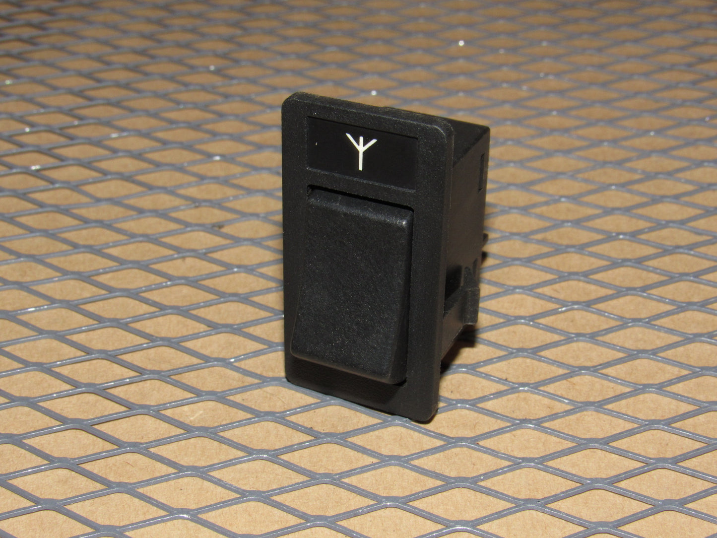 85 86 87 88 89 90 Volvo 740 OEM Power Antenna Switch