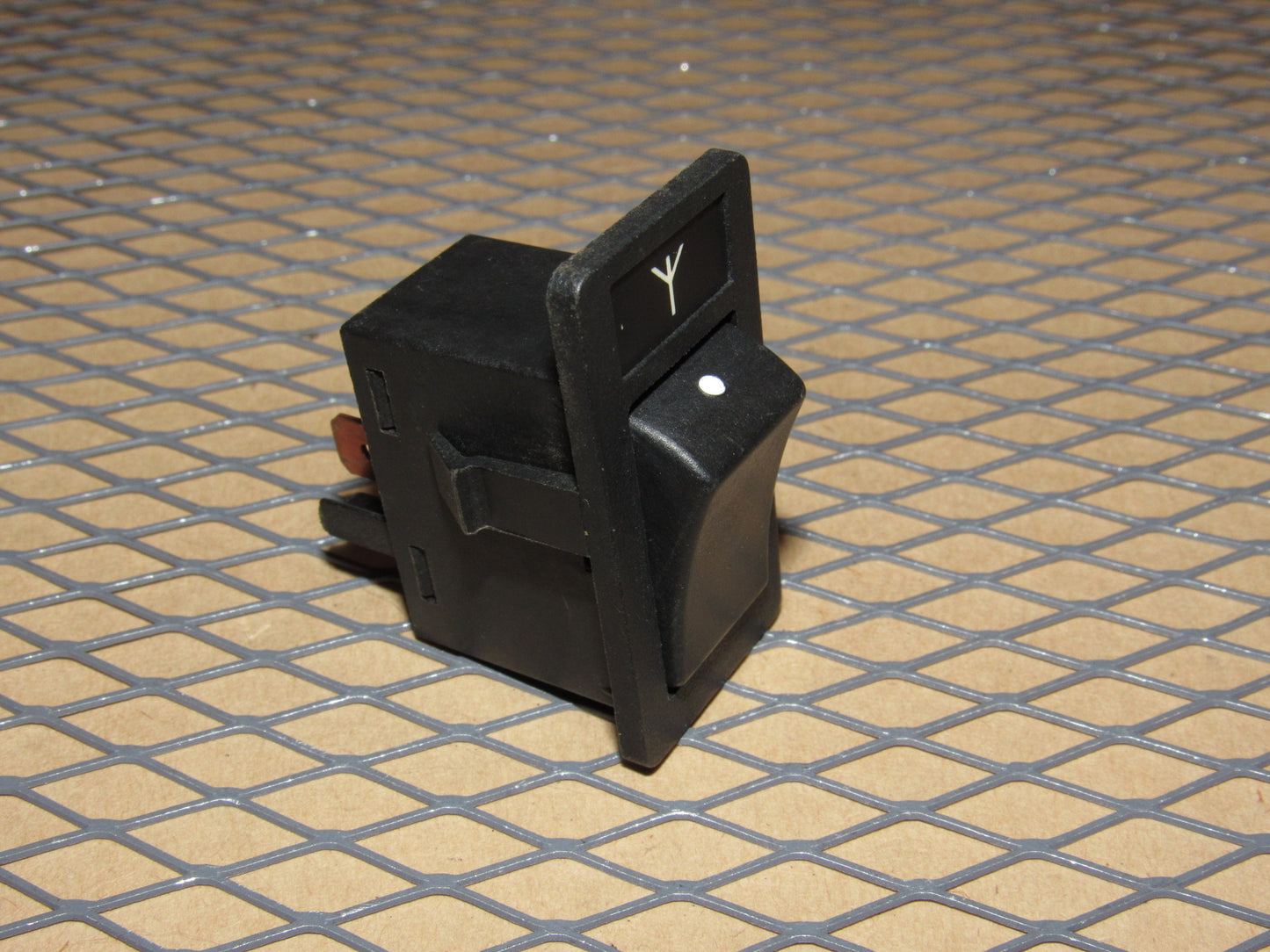 85 86 87 88 89 90 Volvo 740 OEM Power Antenna Switch