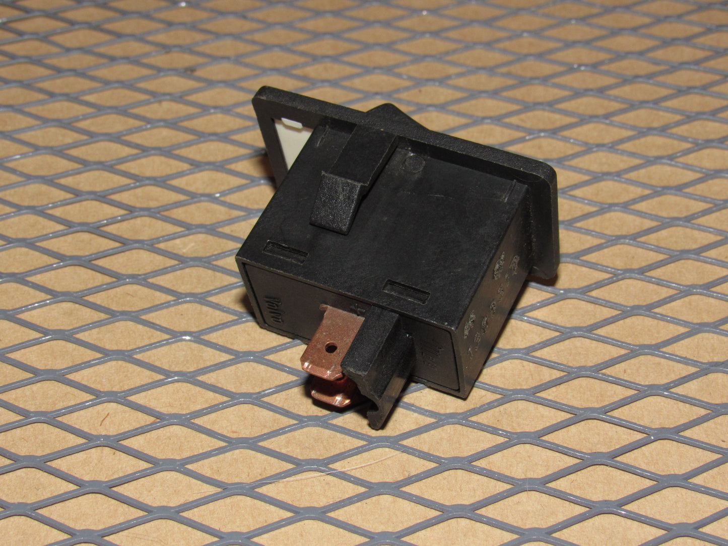 85 86 87 88 89 90 Volvo 740 OEM Power Antenna Switch