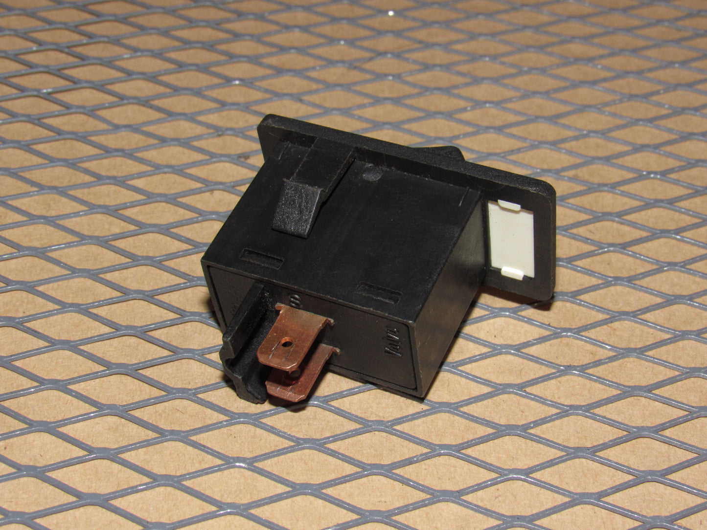 85 86 87 88 89 90 Volvo 740 OEM Power Antenna Switch