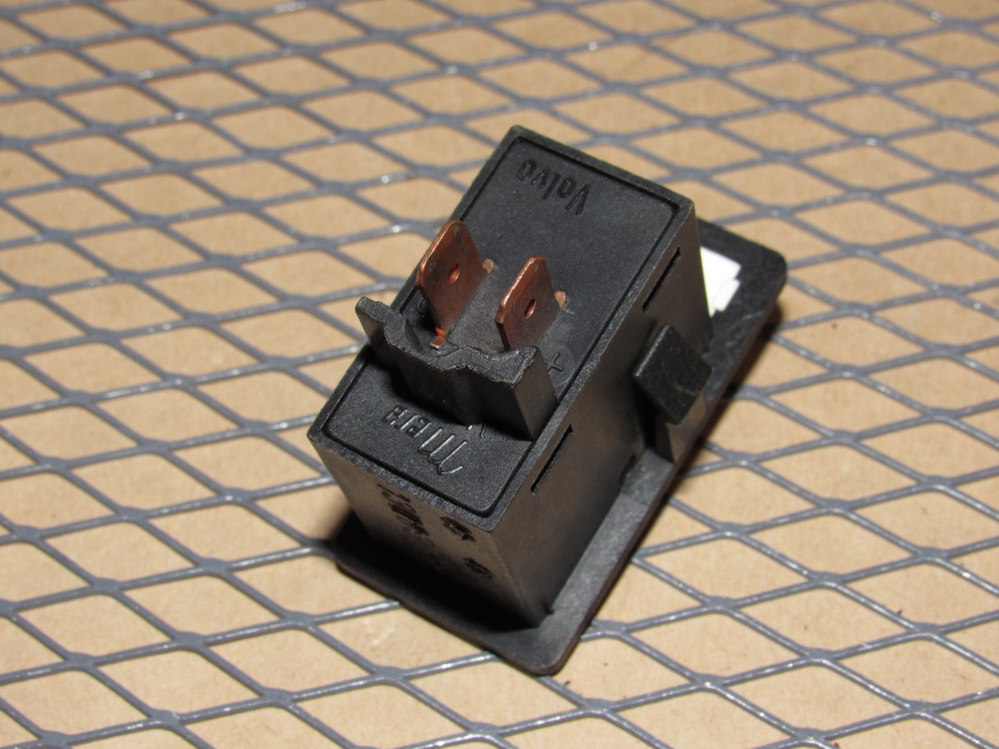 85 86 87 88 89 90 Volvo 740 OEM Power Antenna Switch