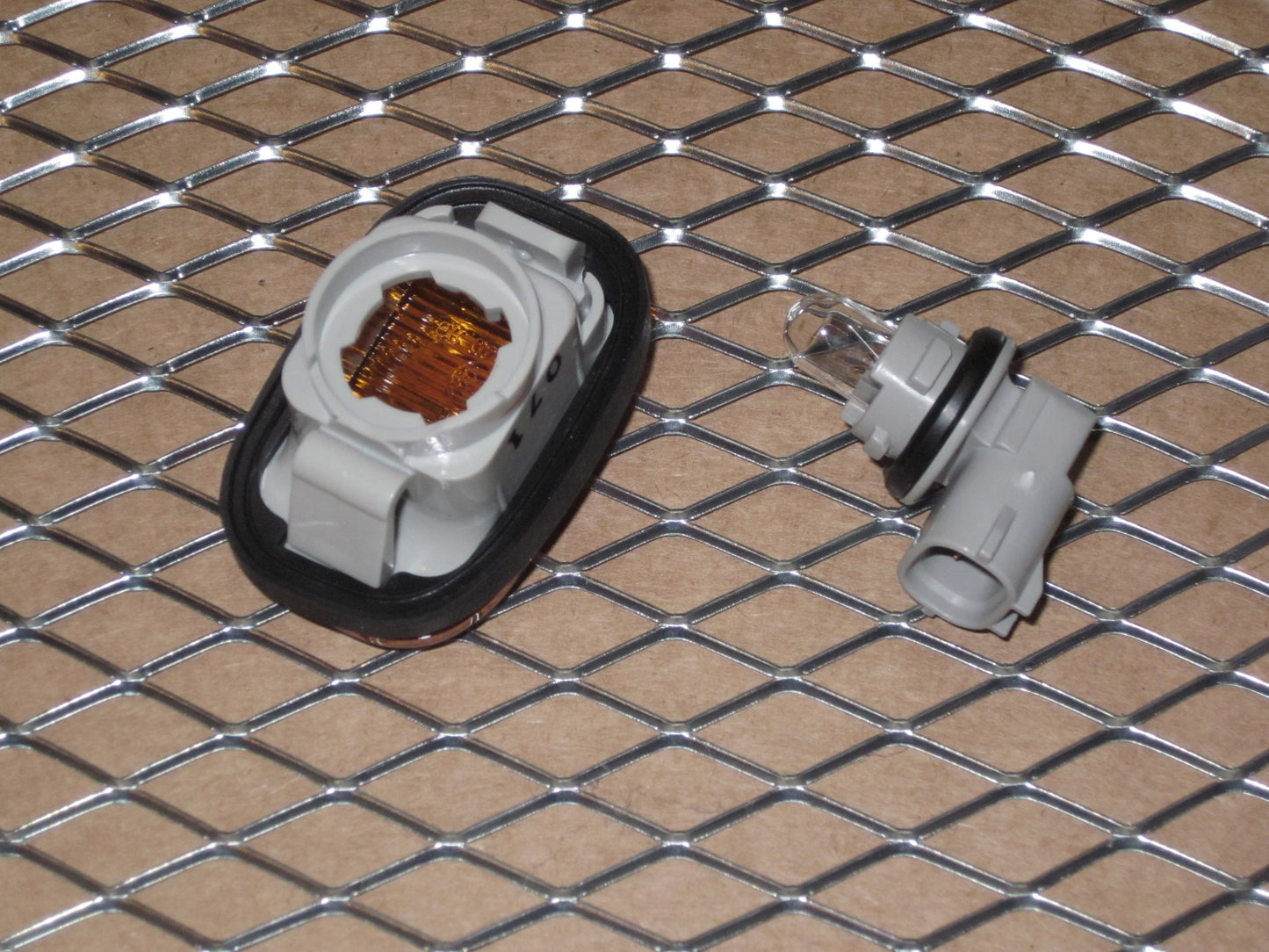 93 94 95 96 Toyota Supra Series 1 OEM Fender Side Marker Repeater Light Lamp