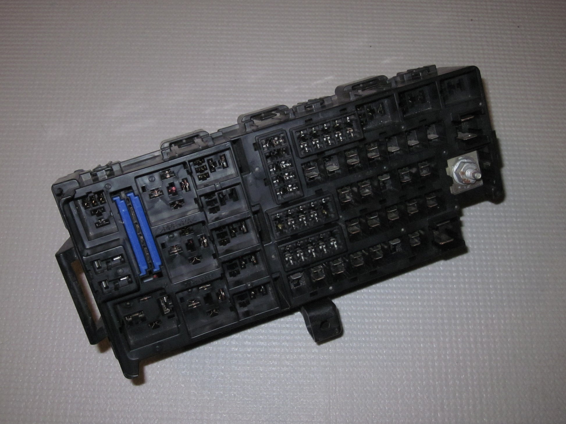 02 03 04 05 Ford Explorer OEM Under Hood Engine Fuse Box