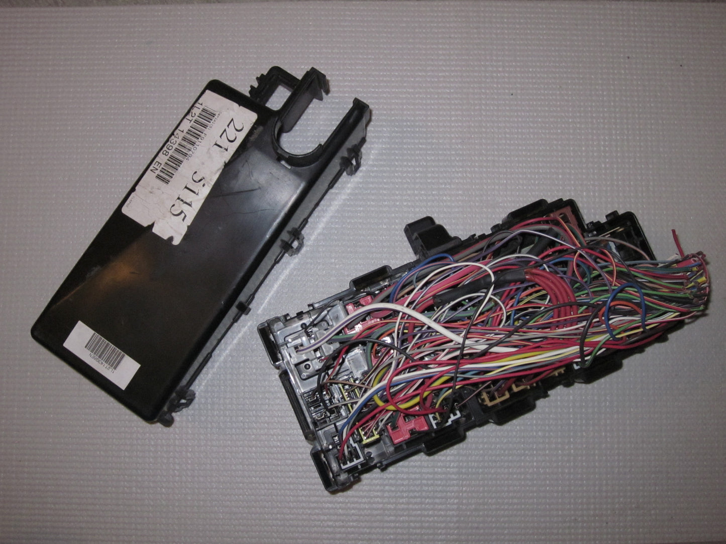 02 03 04 05 Ford Explorer OEM Under Hood Engine Fuse Box
