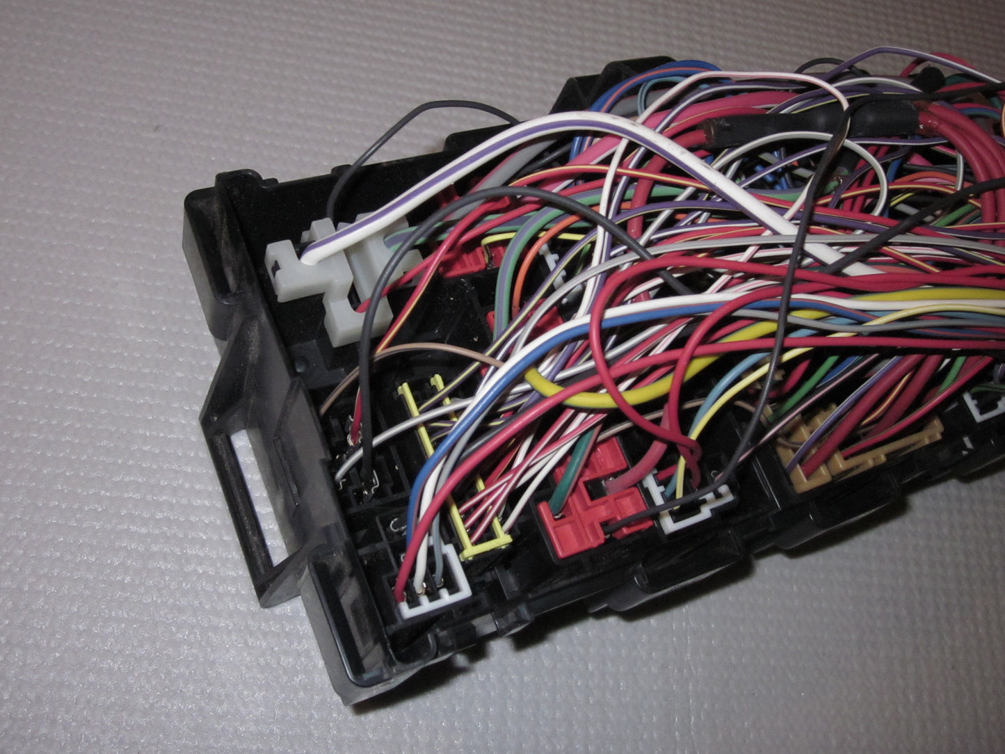 02 03 04 05 Ford Explorer OEM Under Hood Engine Fuse Box