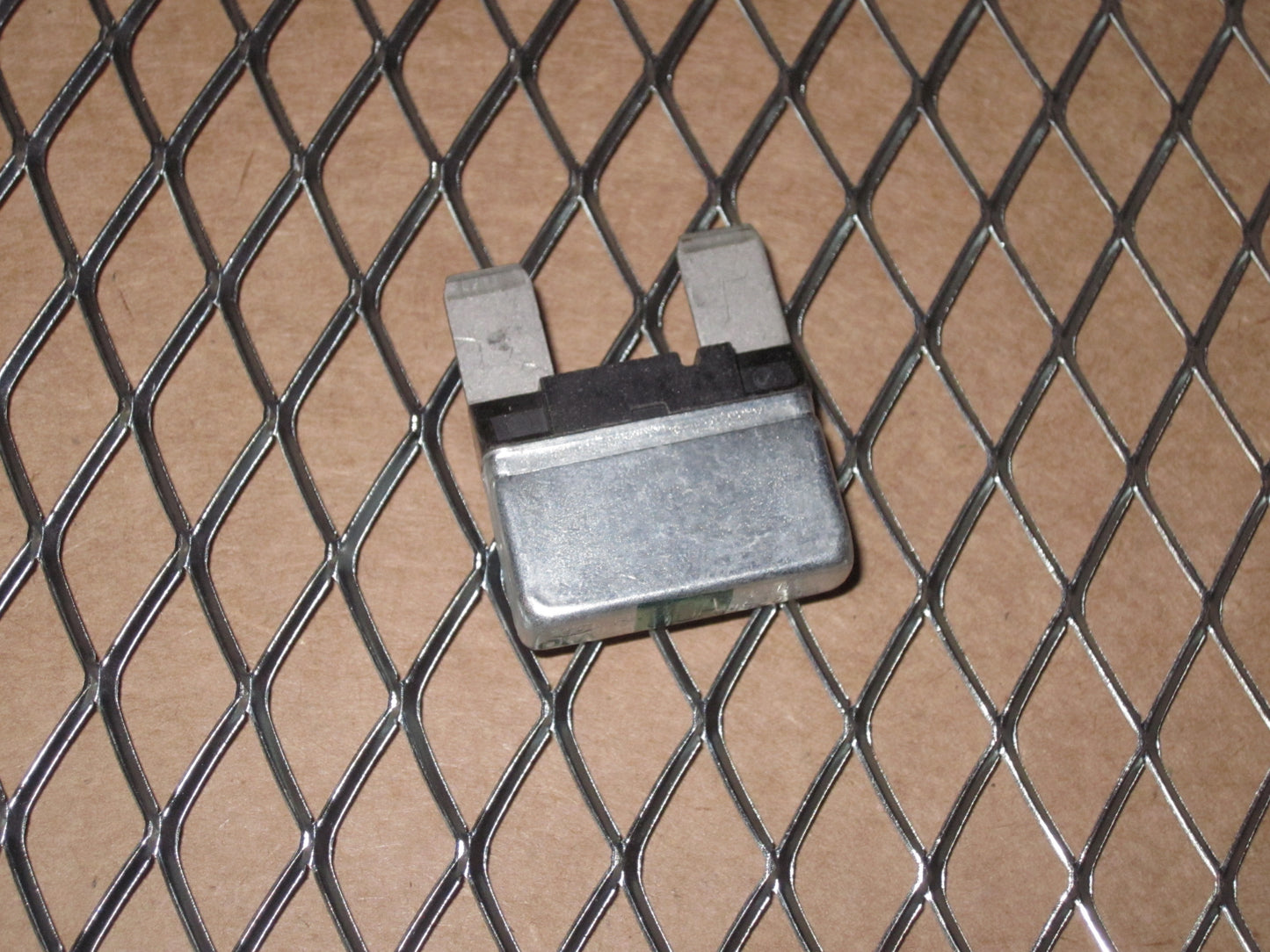 Ford 30A Circuit Breaker Fuse F6HT 14526-LA