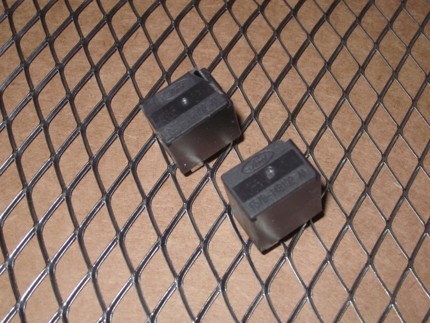 Ford Relay F57B-14B192-AA - 2 pcs.