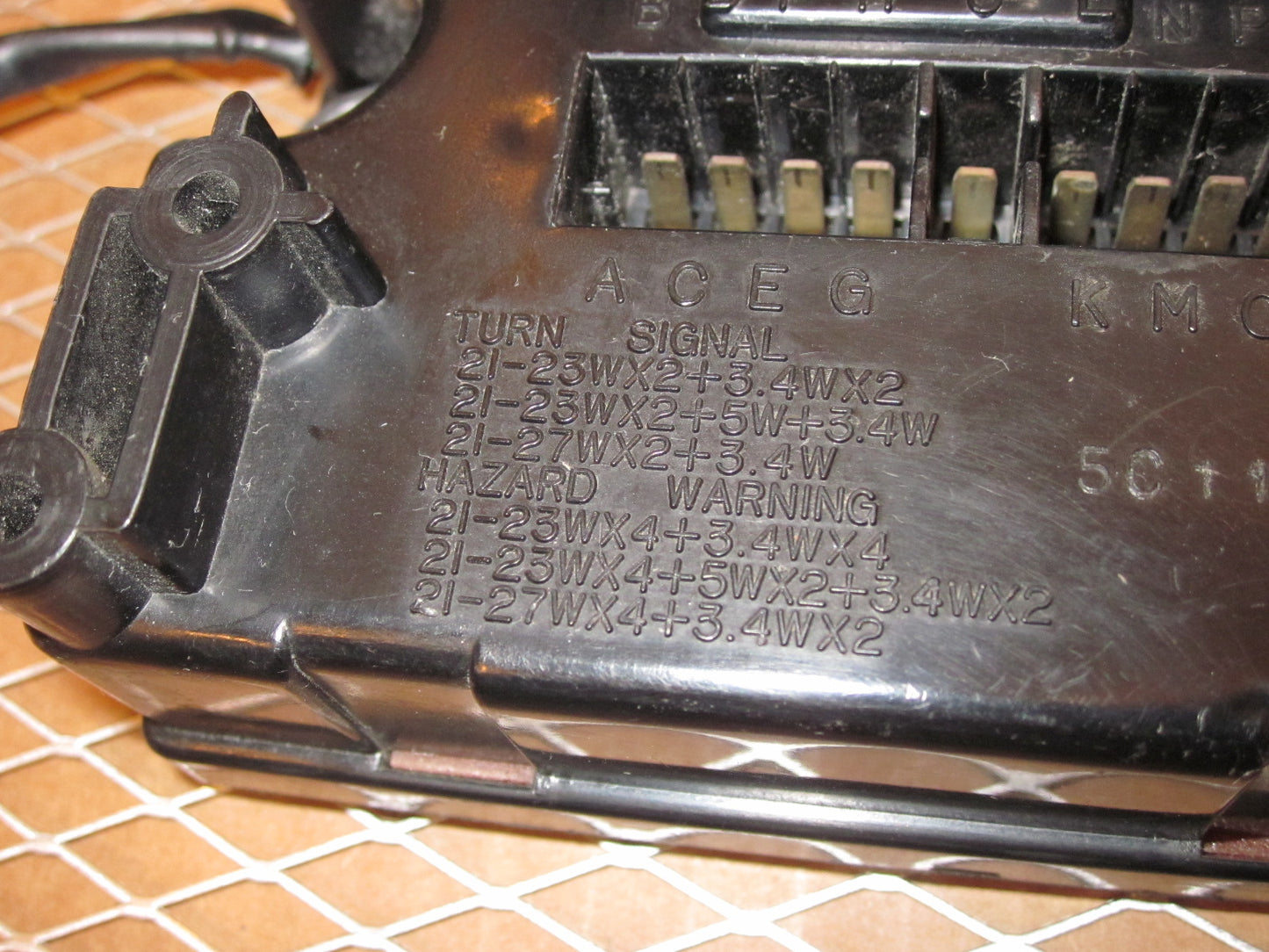 81 82 83 84 85 Mazda RX7 OEM Flasher Relay Unit 3213-213-020