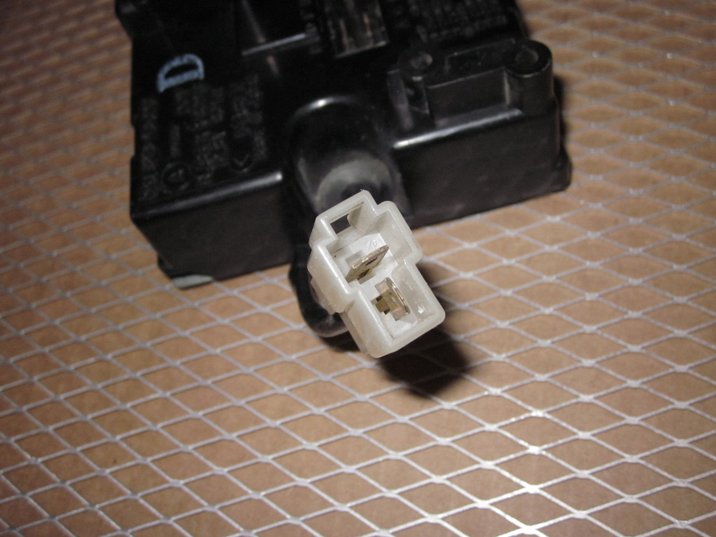 81 82 83 84 85 Mazda RX7 OEM Flasher Relay Unit 3213-213-020