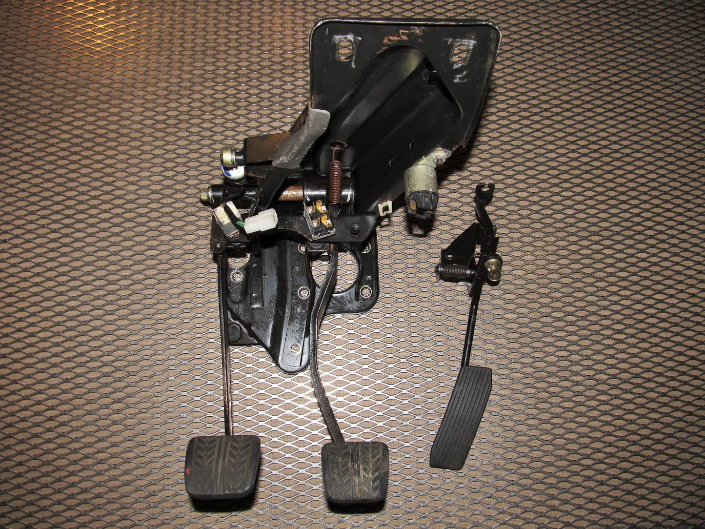 84 85 Mazda RX7 OEM Manual Pedal Assembly - 5psd