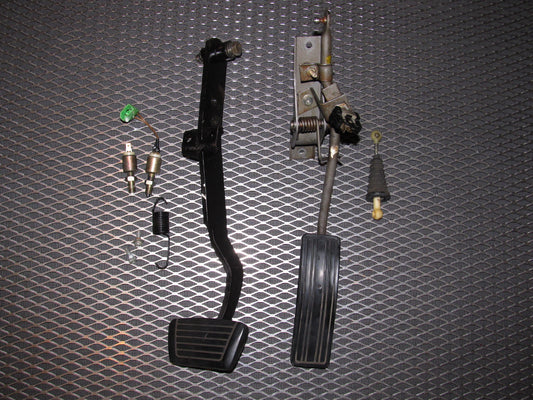81 82 83 Datsun 280zx OEM A/T Brake & Gas Pedal Assembly