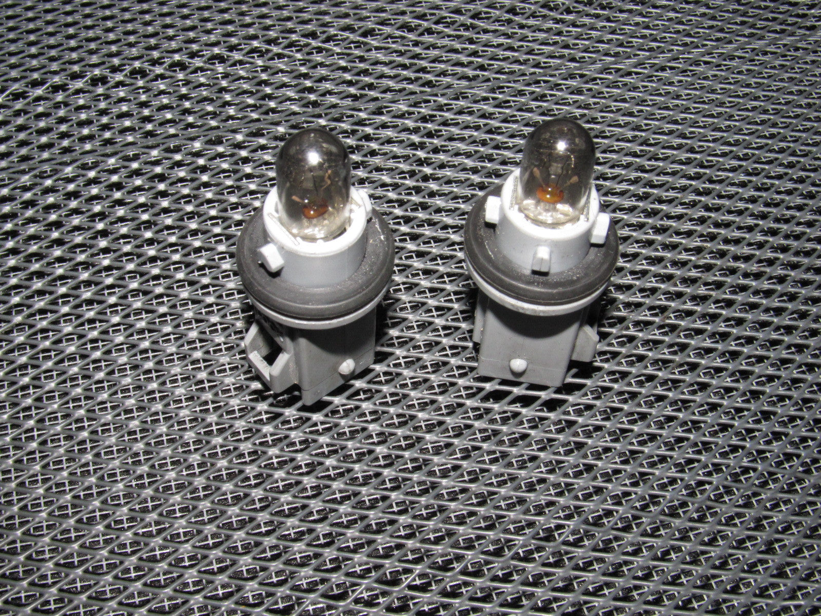 92 92 94 95 96 Honda Prelude OEM Rear Side Marker Bulb Socket