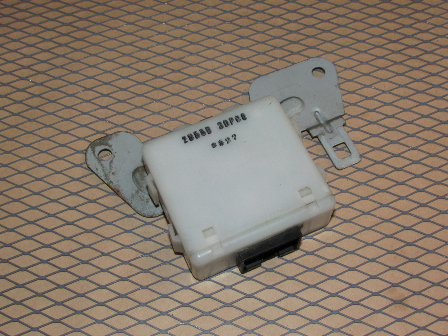 90 91 92 93 94 95 96 Nissan 300zx OEM Wiper Timer Module 28550-30P00