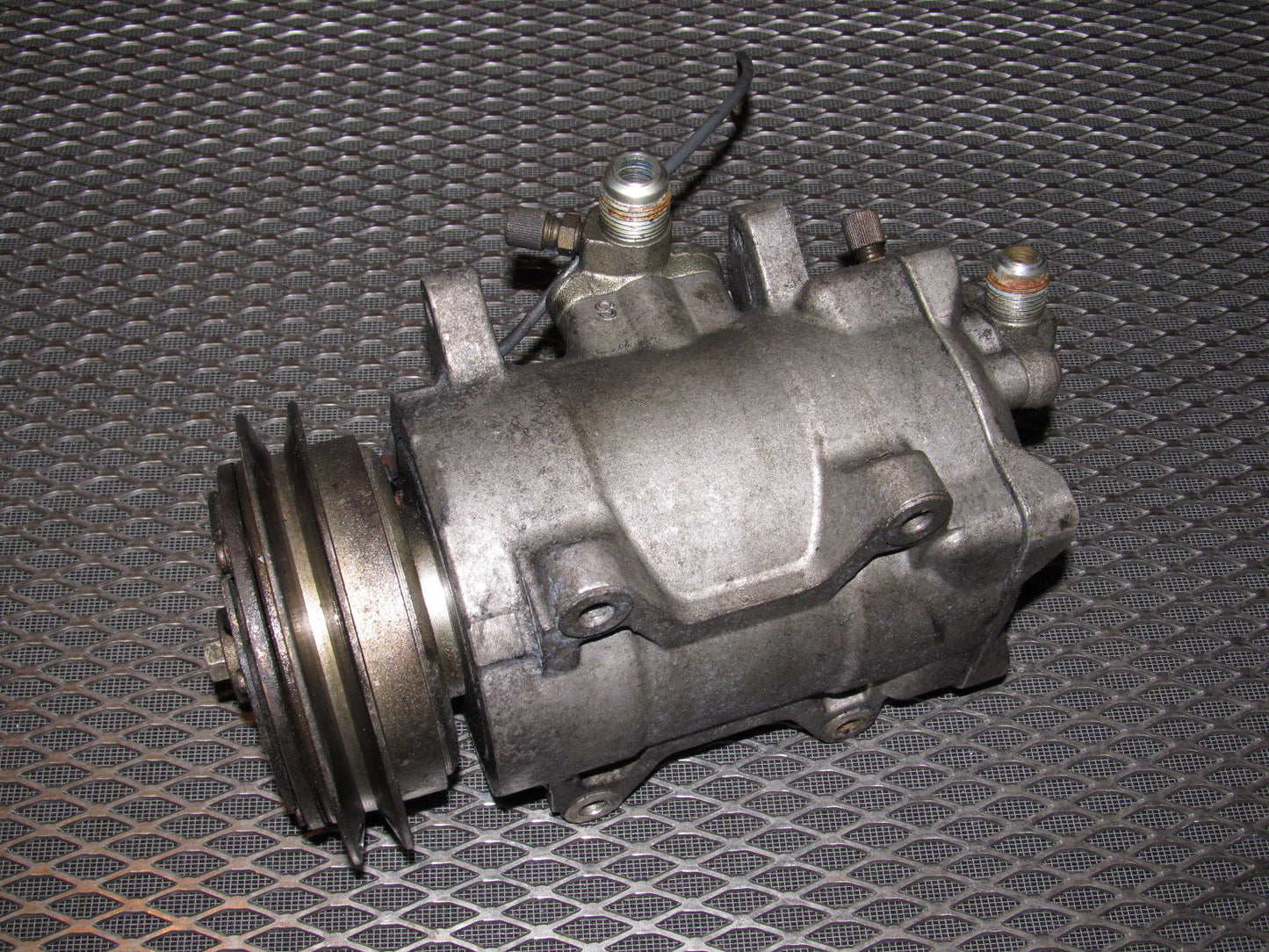 81 82 83 Datsun 280zx OEM A/C Compressor