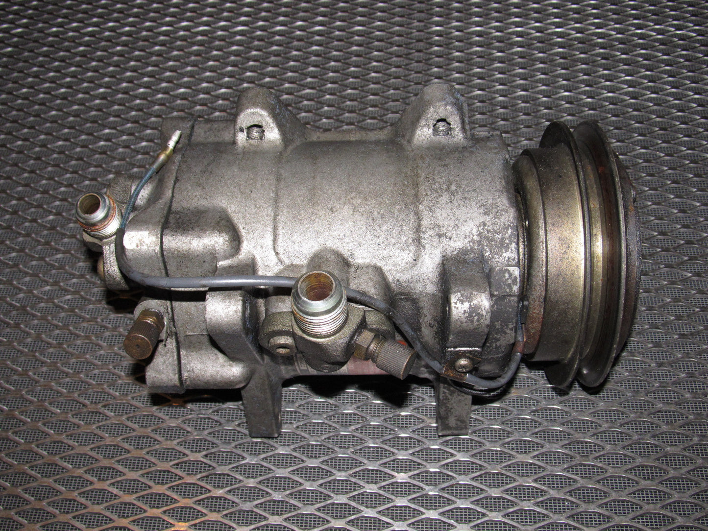 81 82 83 Datsun 280zx OEM A/C Compressor