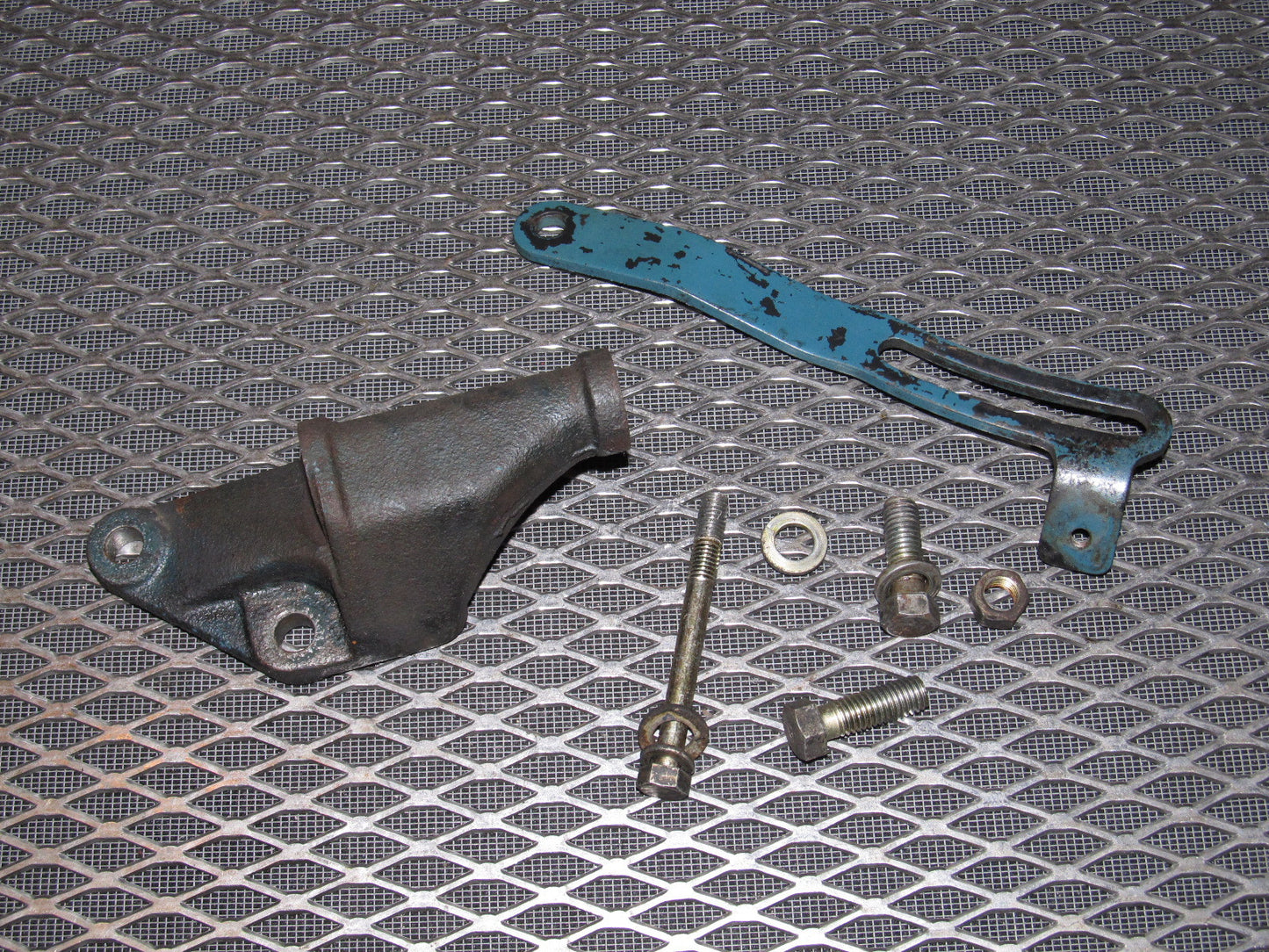 81 82 83 Datsun 280zx OEM Power Steering Pump Bracket
