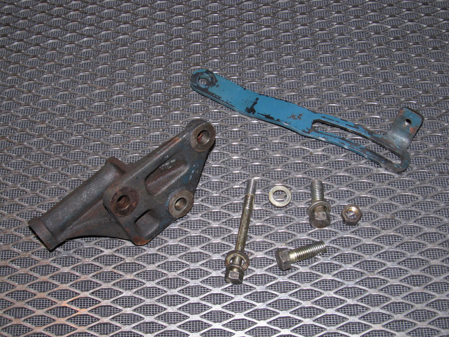 81 82 83 Datsun 280zx OEM Power Steering Pump Bracket