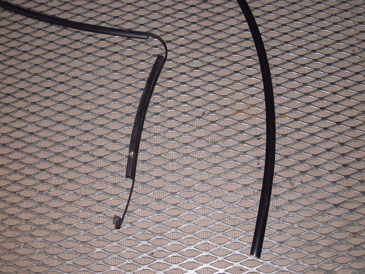 87 88 89 Nissan 300zx OEM Fender Edge Belt Line Moulding Stripping - Left