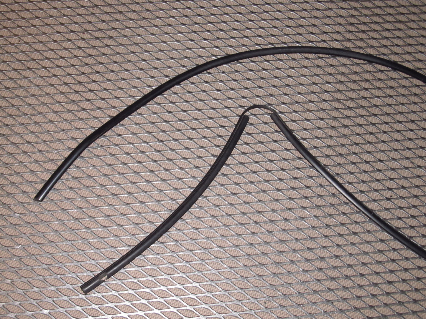 87 88 89 Nissan 300zx OEM Fender Edge Belt Line Moulding Stripping - Left