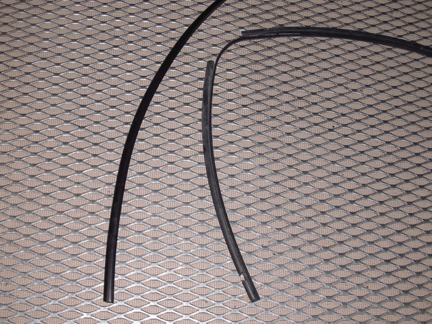 87 88 89 Nissan 300zx OEM Fender Edge Belt Line Moulding Stripping - Right