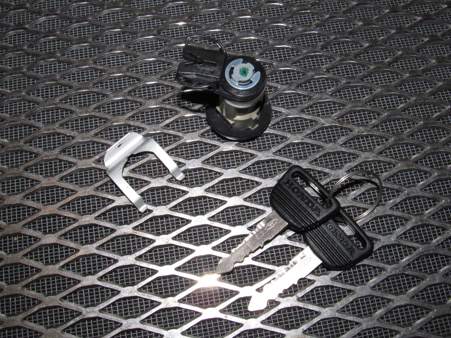 80 81 82 83 Honda Civic OEM Door Lock Tumbler - Right