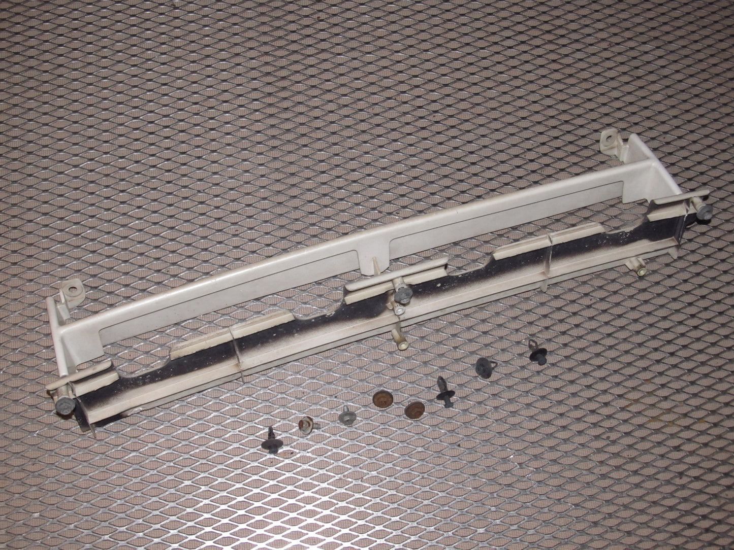 87 88 89 Nissan 300zx OEM Front Bumper Grille Air Vent