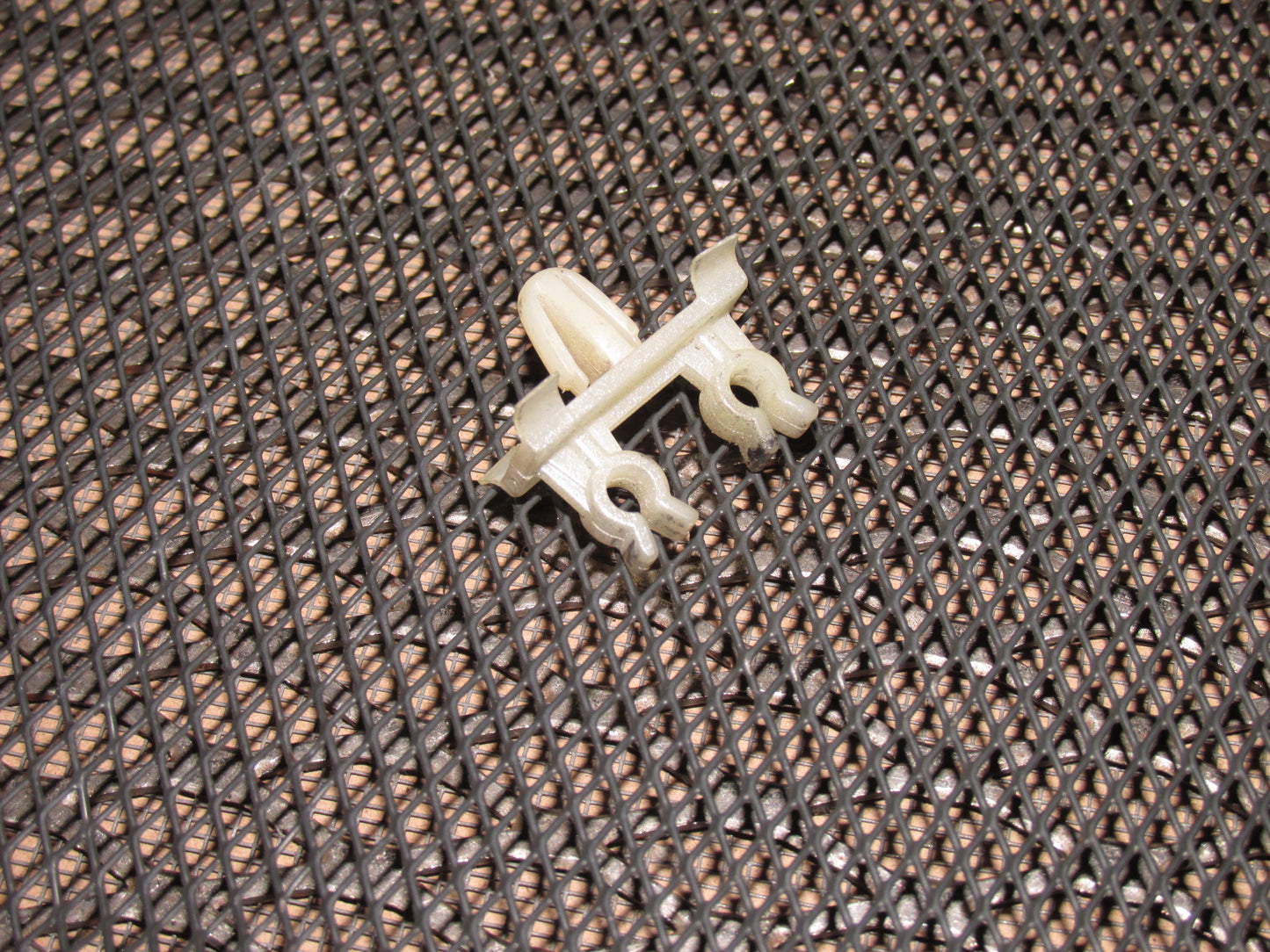 87 88 89 Chrysler Conquest OEM Door Linkage Holder Retainer Clip