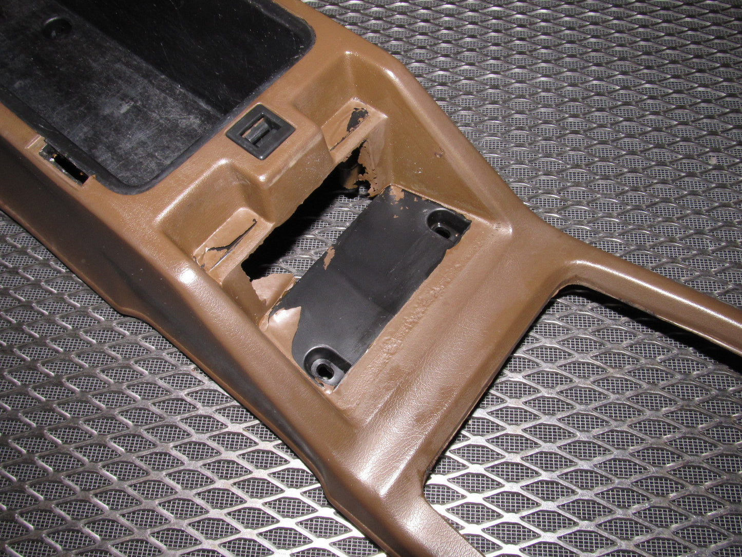 81 82 83 Datsun 280zx OEM 2+0 Center Console