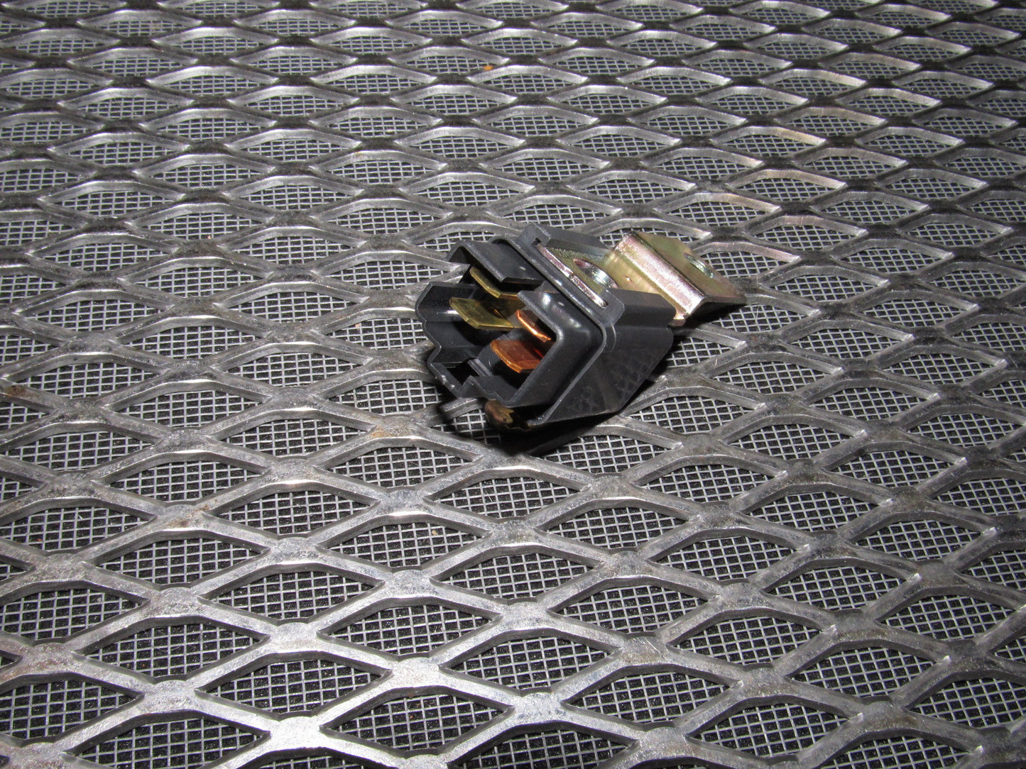 94 95 96 97 Mitsubishi 3000GT OEM MB627895