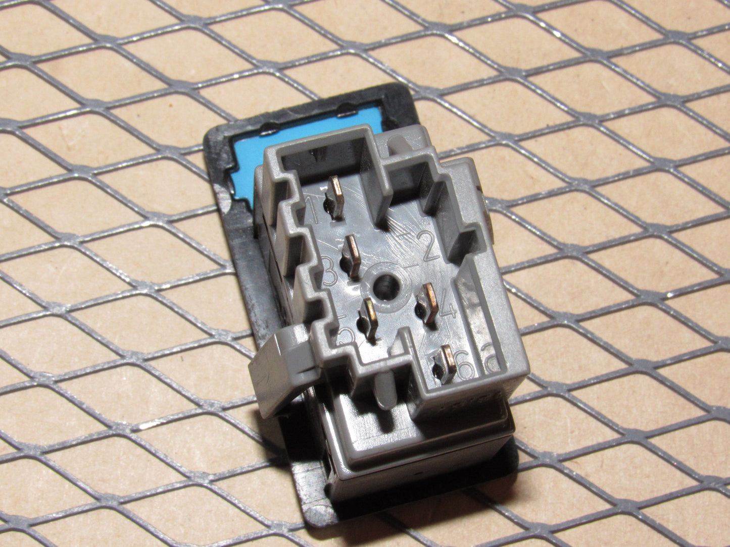 88 89 90 Volvo 760 OEM Clock Adjustment Switch