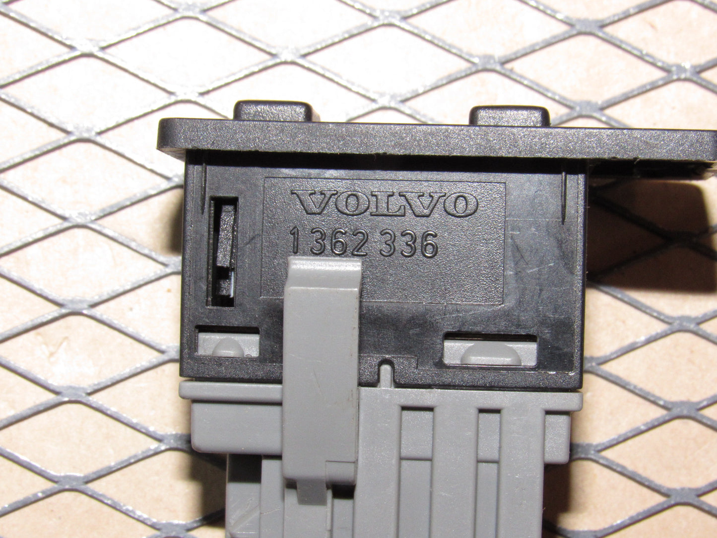 88 89 90 Volvo 760 OEM Clock Adjustment Switch