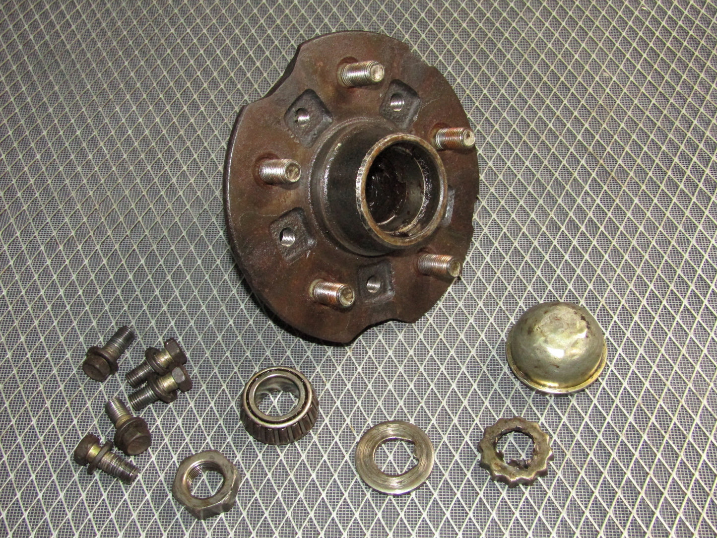 87-91 Toyota Crown Royal Saloon OEM Wheel Hub - Front