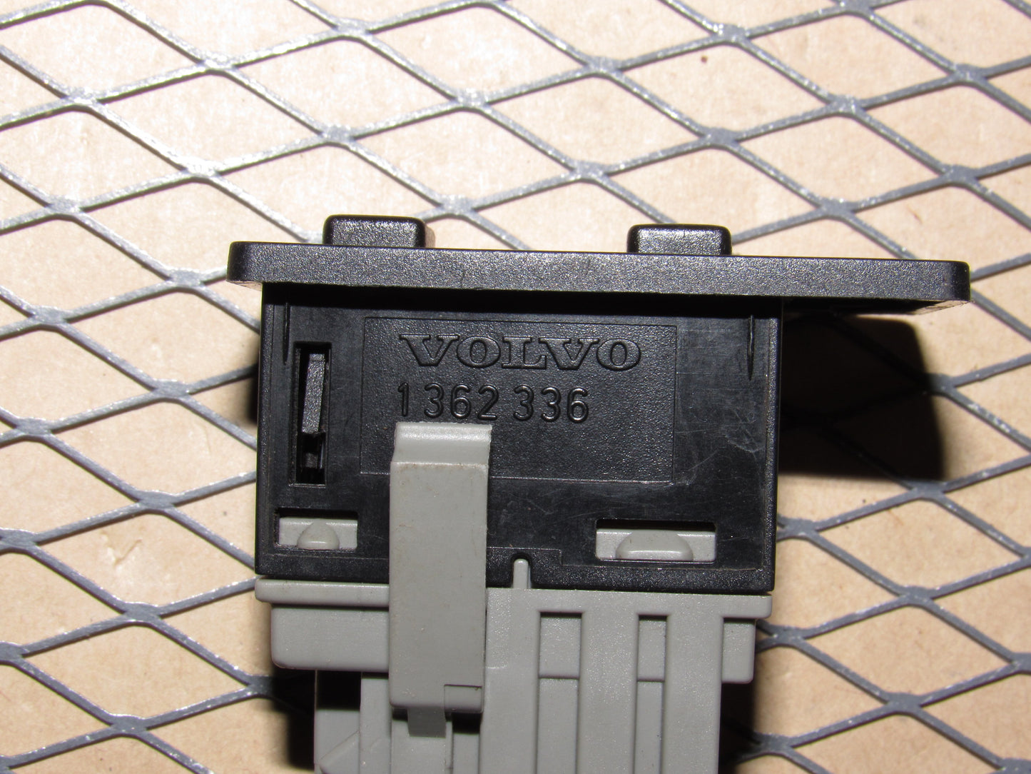 88 89 90 Volvo 760 OEM Clock Adjustment Switch