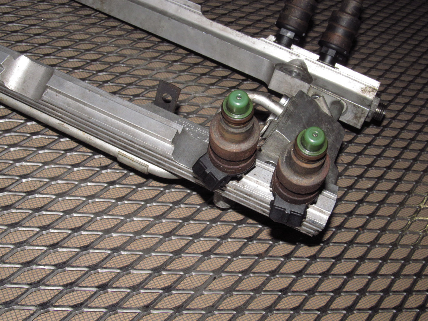 85-88 Chevrolet Corvette OEM Fuel Injector & Rail Assembly - TPi