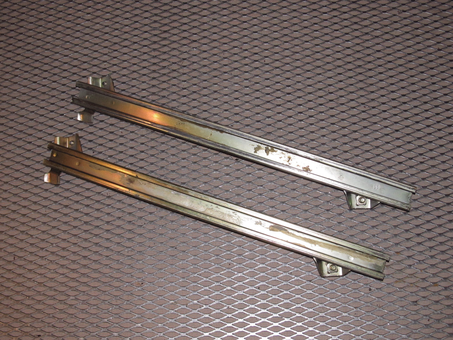 87 88 89 Nissan 300zx OEM 2+2 Window Guide - Left