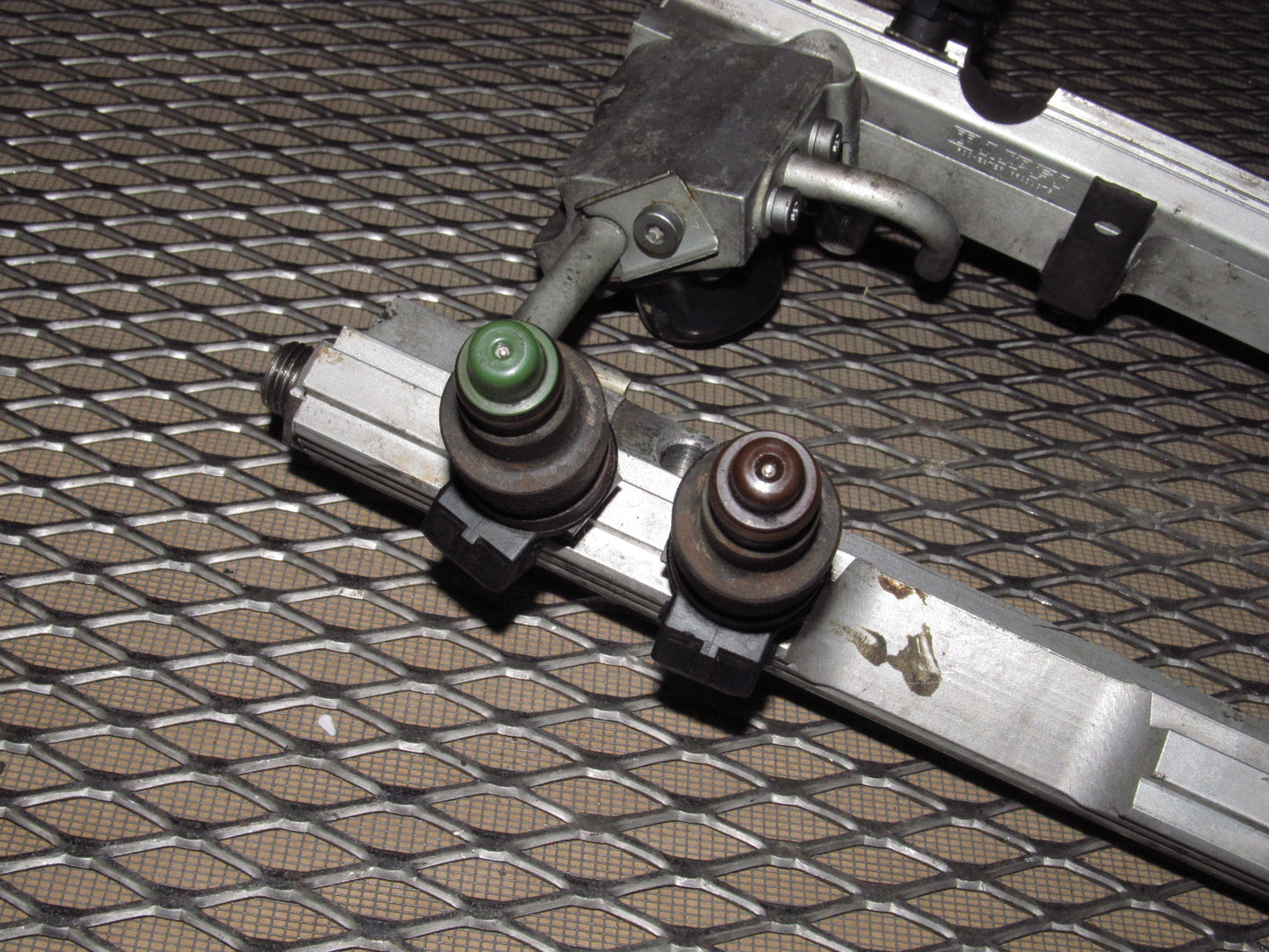 85-88 Chevrolet Corvette OEM Fuel Injector & Rail Assembly - TPi