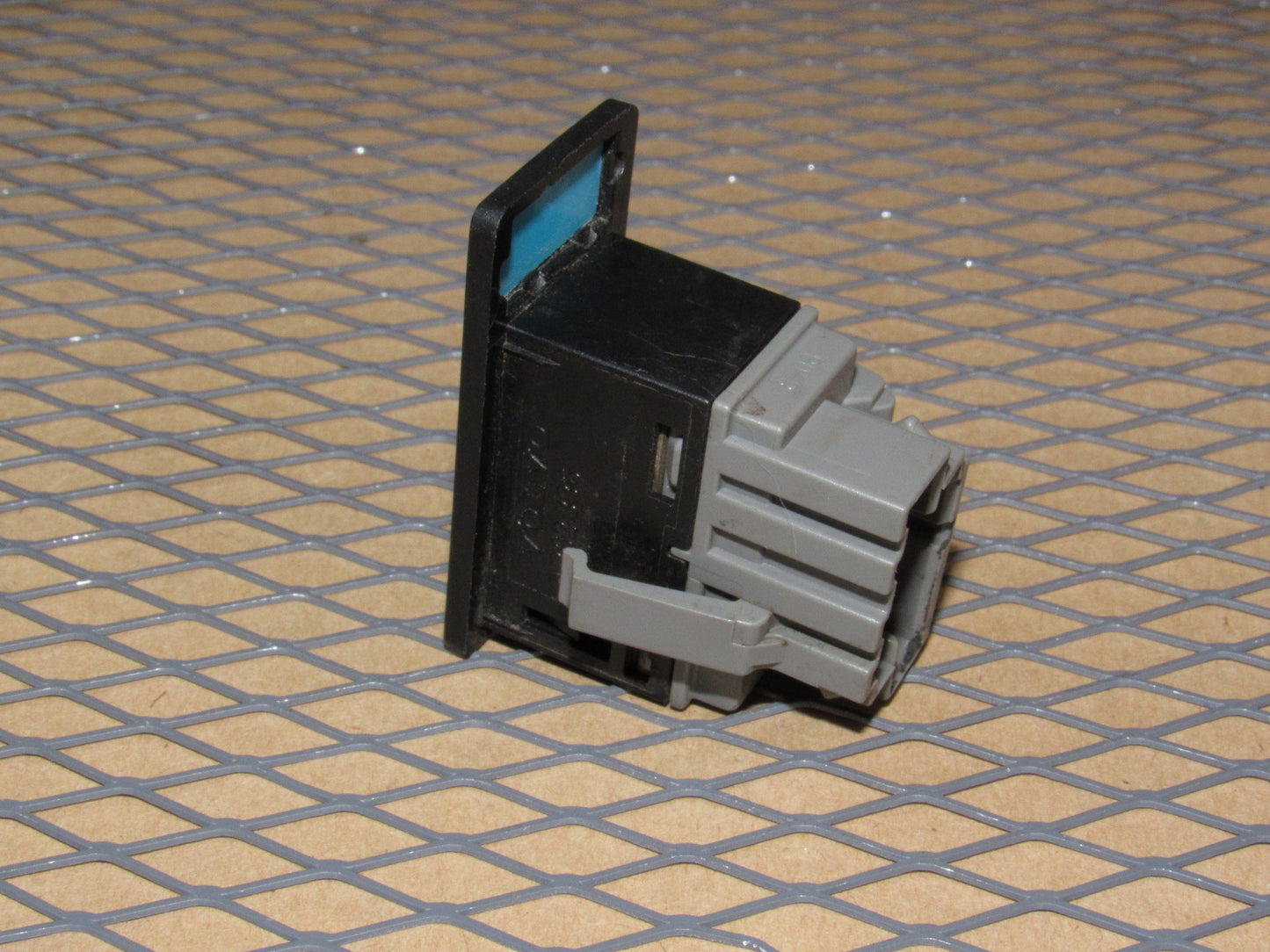 88 89 90 Volvo 760 OEM Clock Adjustment Switch