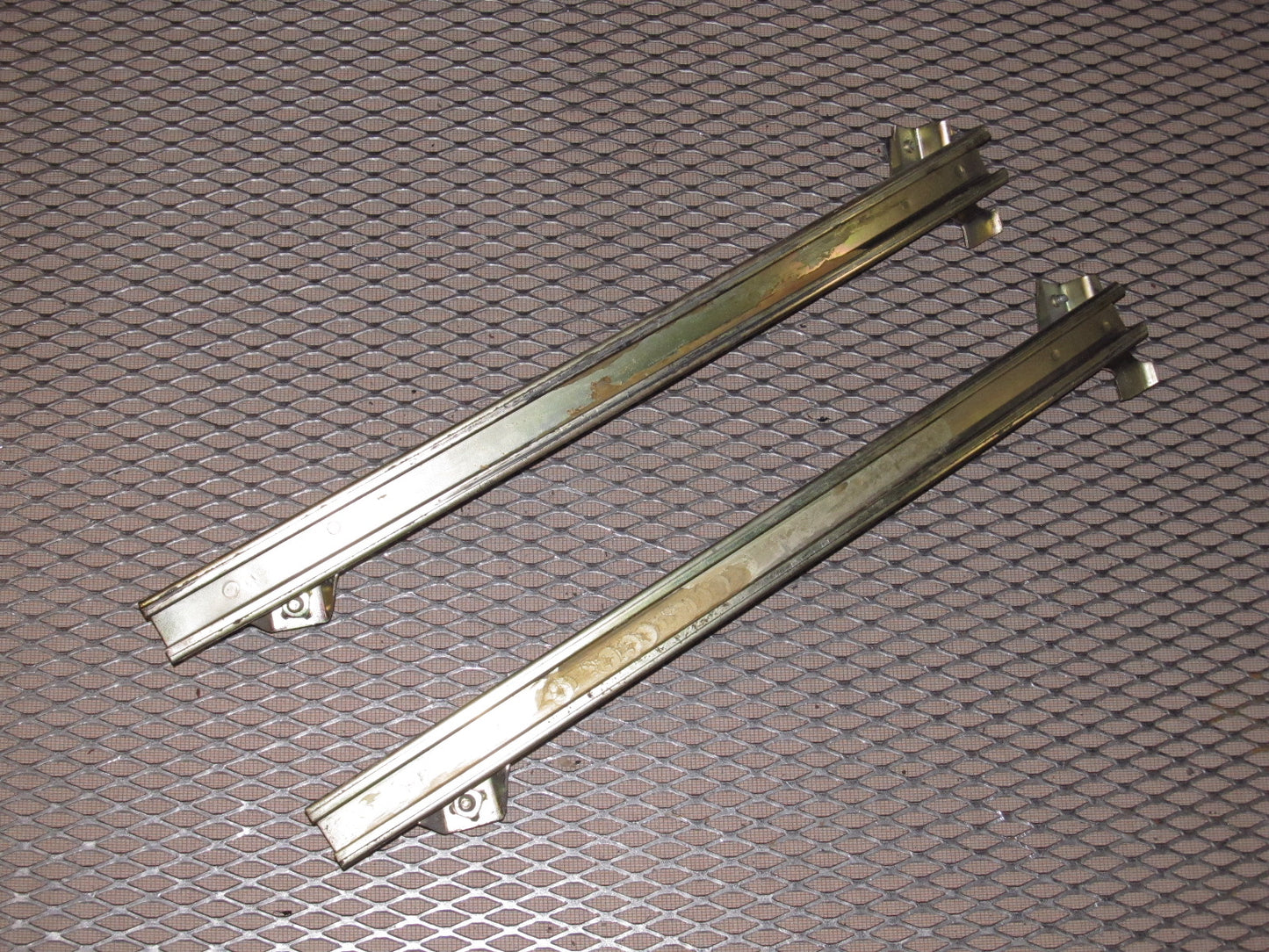 87 88 89 Nissan 300zx OEM 2+2 Window Guide - Right