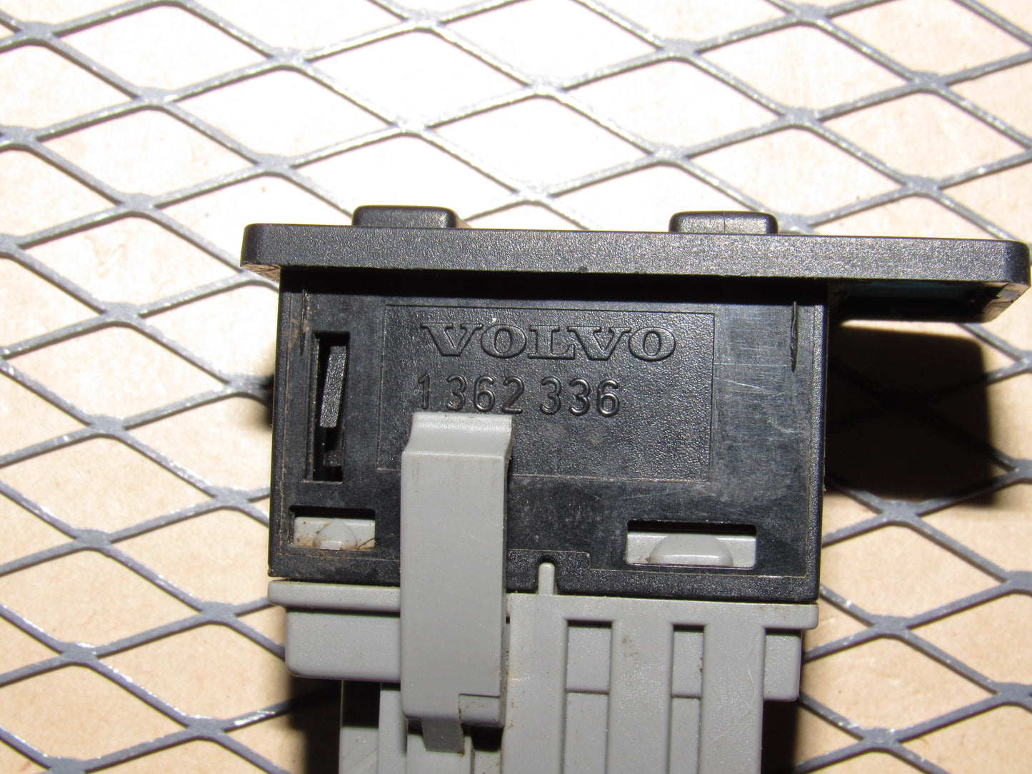 88 89 90 Volvo 760 OEM Clock Adjustment Switch