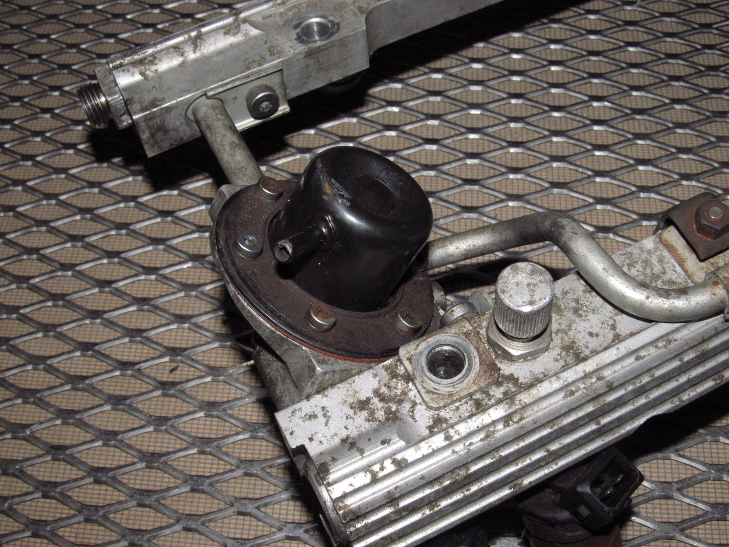 85-88 Chevrolet Corvette OEM Fuel Injector & Rail Assembly - TPi