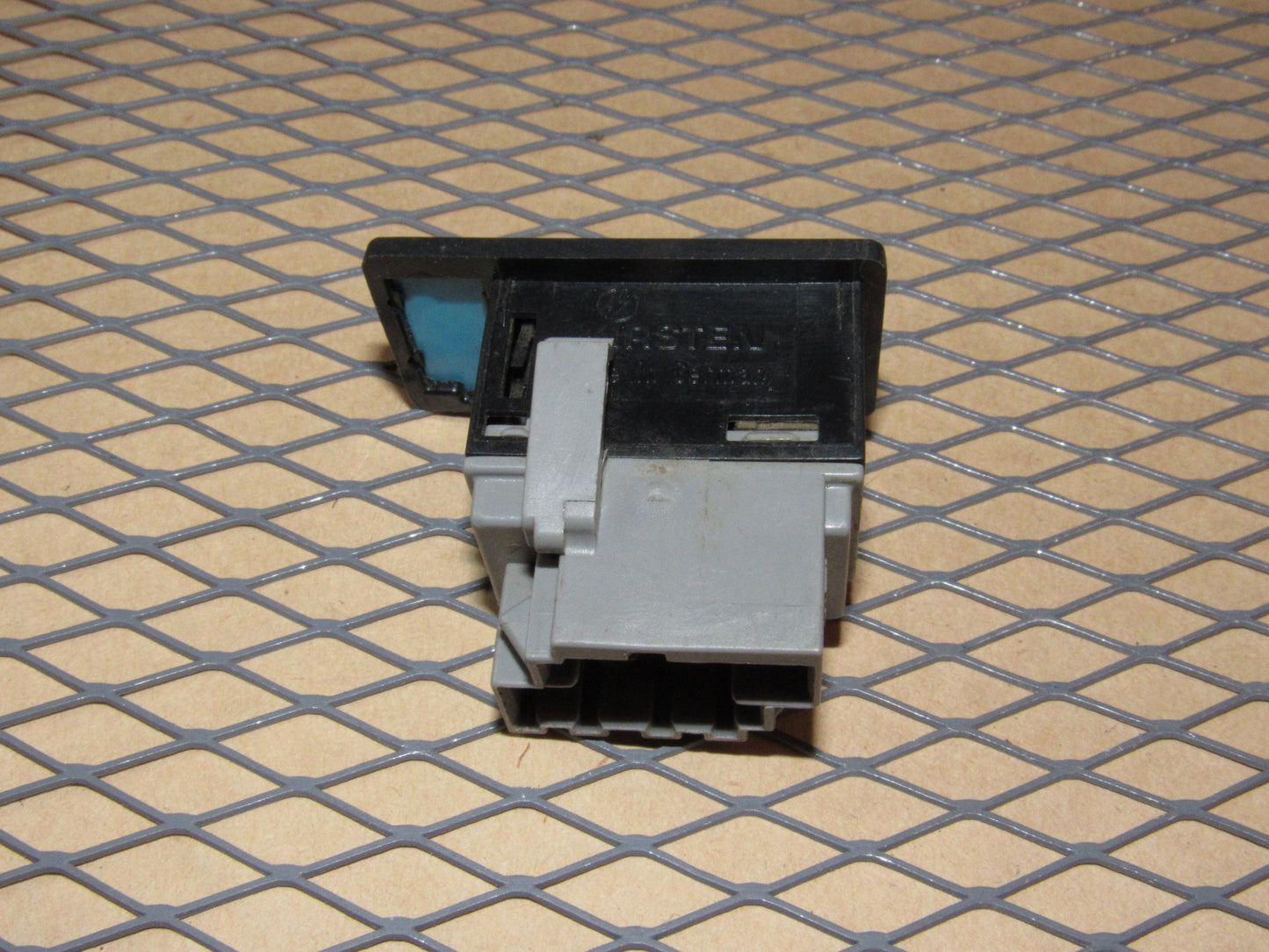 88 89 90 Volvo 760 OEM Clock Adjustment Switch