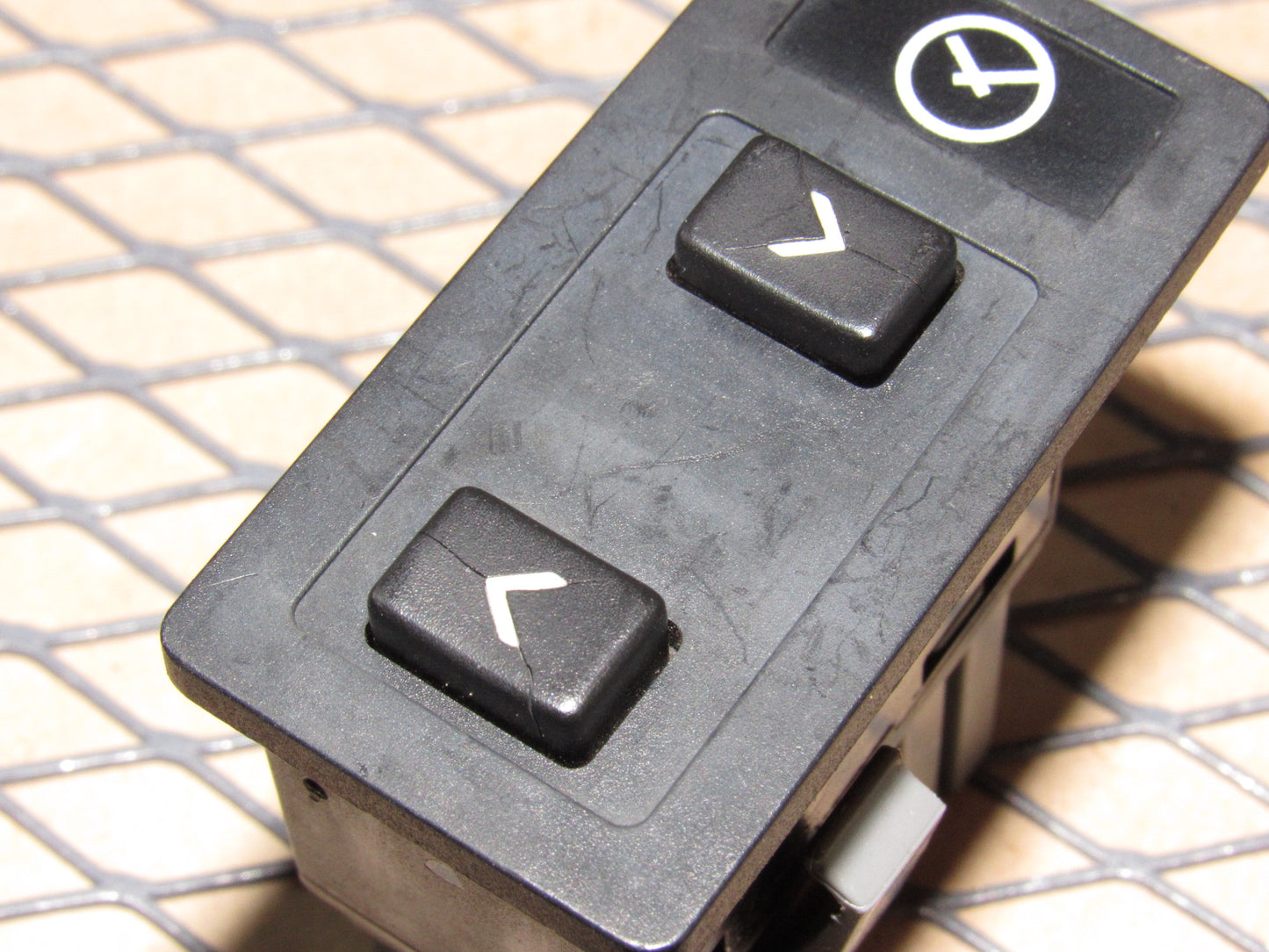 88 89 90 Volvo 760 OEM Clock Adjustment Switch